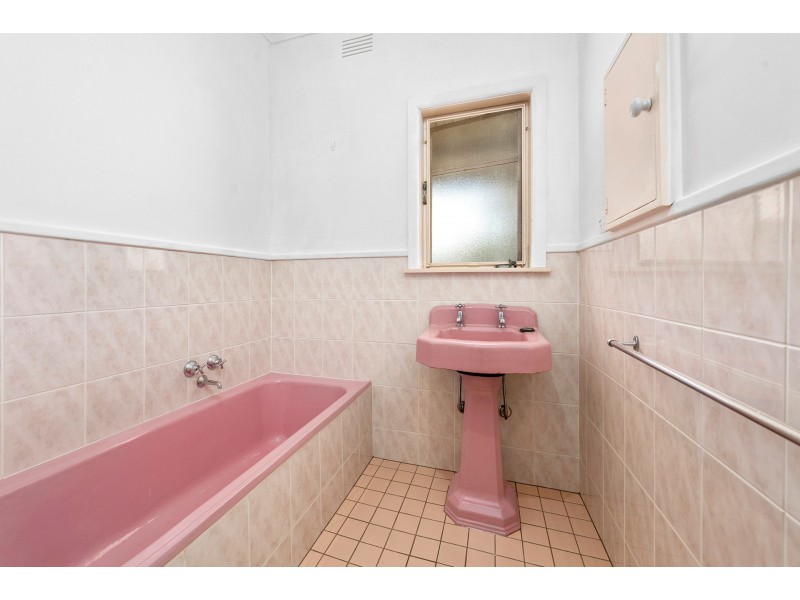 393 Nowland Avenue, Lavington NSW 2641