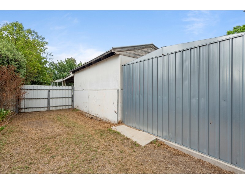 393 Nowland Avenue, Lavington NSW 2641