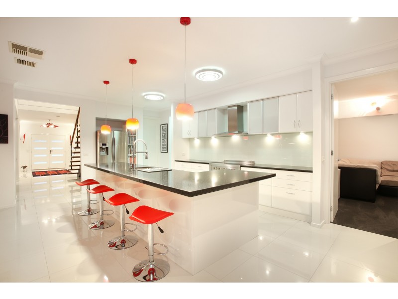 18 Moonlight Mews, Safety Beach VIC 3936