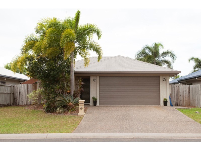 16 Oakville Parade, Smithfield QLD 4878