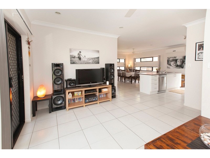 16 Oakville Parade, Smithfield QLD 4878