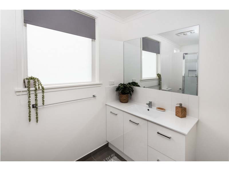 33 Cameron Avenue, Shepparton VIC 3630