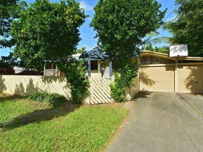 4 Moignard St, Manoora QLD 4870