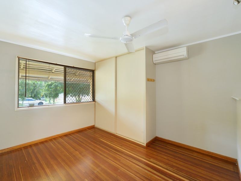 4 Moignard St, Manoora QLD 4870
