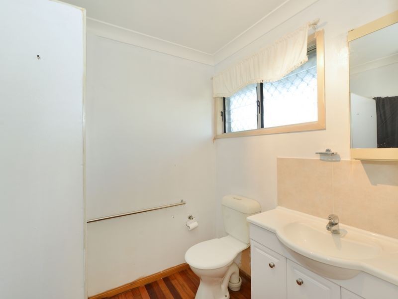 4 Moignard St, Manoora QLD 4870