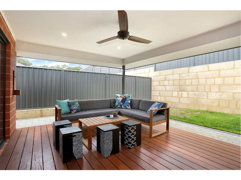 234 Lake Valley Drive, Lakelands WA 6180