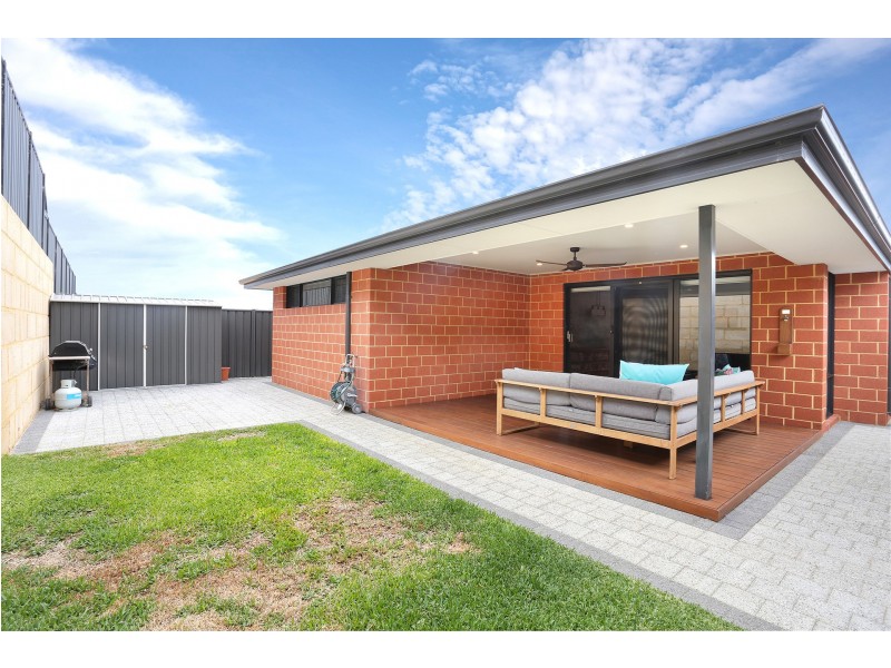 234 Lake Valley Drive, Lakelands WA 6180