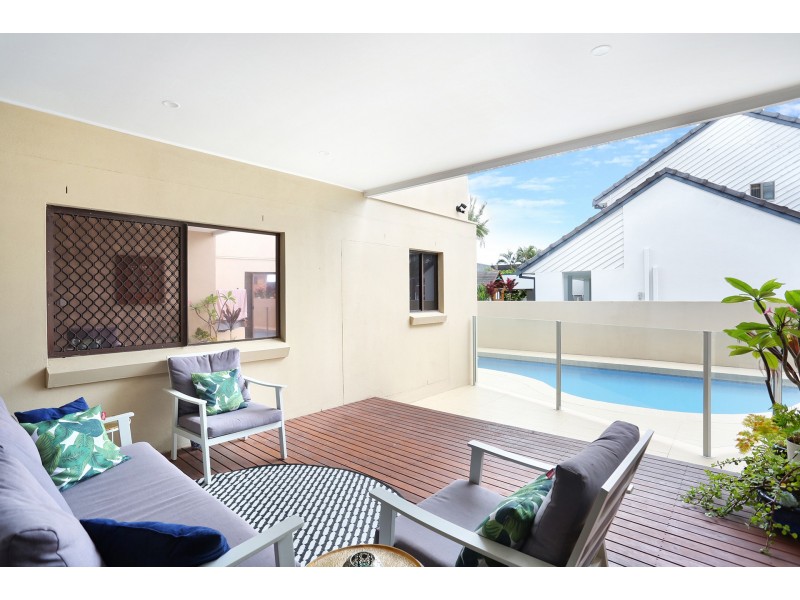 Broadbeach Waters QLD 4218