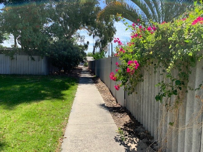 2/102 North Lake Road, Myaree WA 6154