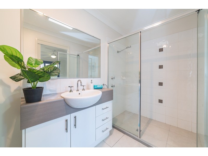 2/9 Freestone Drive, Upper Coomera QLD 4209