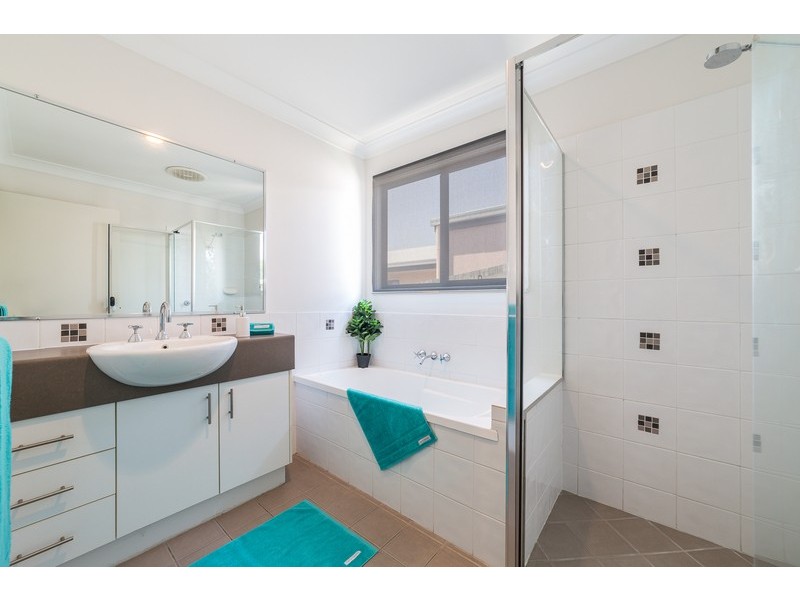 2/9 Freestone Drive, Upper Coomera QLD 4209