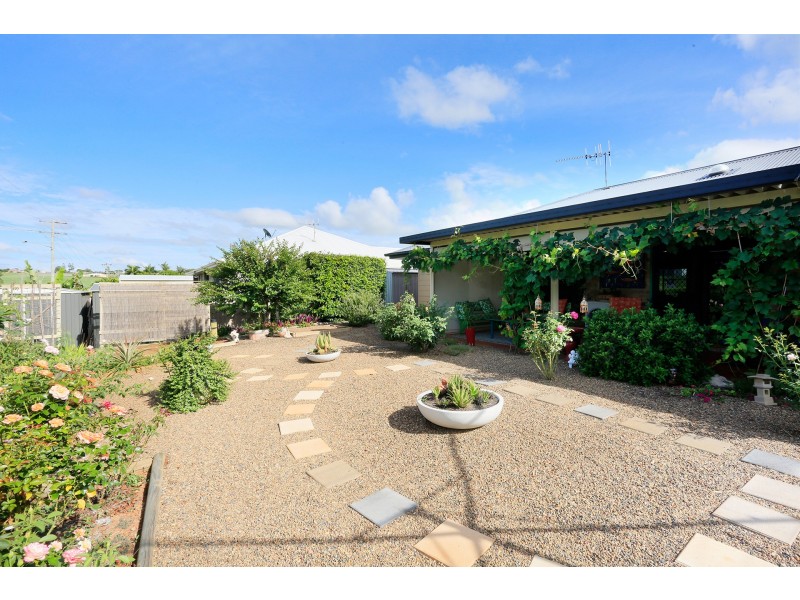 25 Pioneer Avenue, Childers QLD 4660