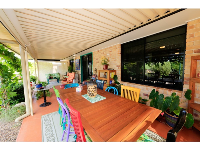 25 Pioneer Avenue, Childers QLD 4660