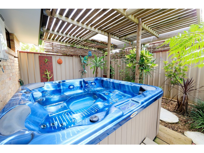 25 Pioneer Avenue, Childers QLD 4660