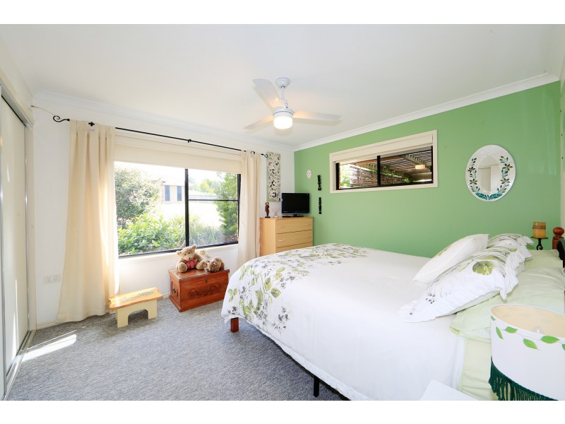 25 Pioneer Avenue, Childers QLD 4660