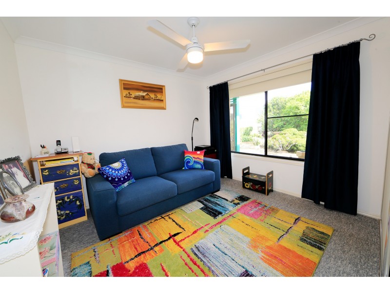 25 Pioneer Avenue, Childers QLD 4660