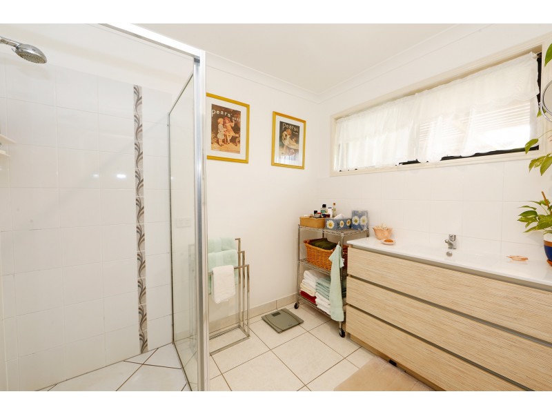 25 Pioneer Avenue, Childers QLD 4660