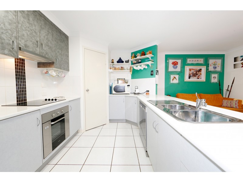 25 Pioneer Avenue, Childers QLD 4660