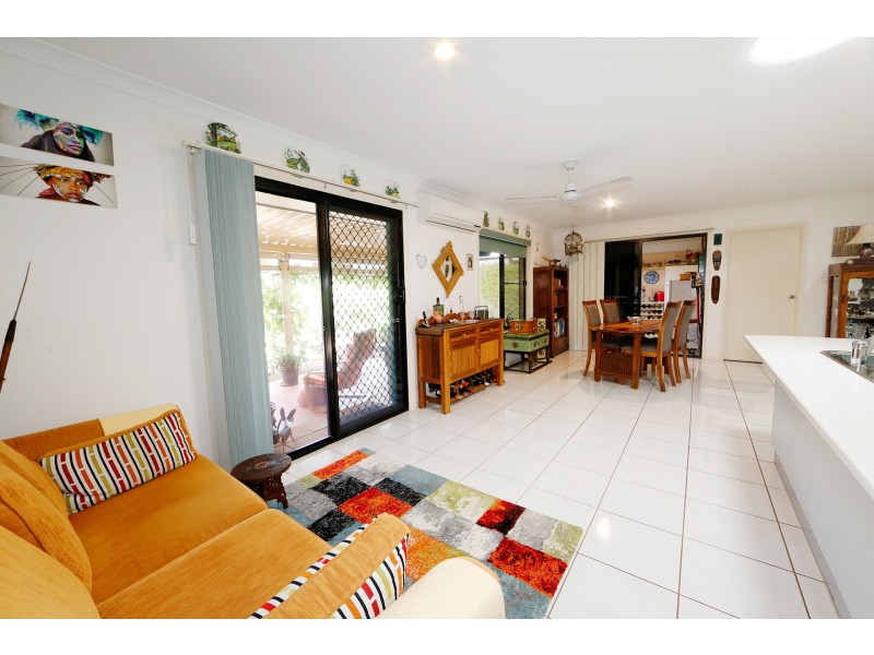 25 Pioneer Avenue, Childers QLD 4660