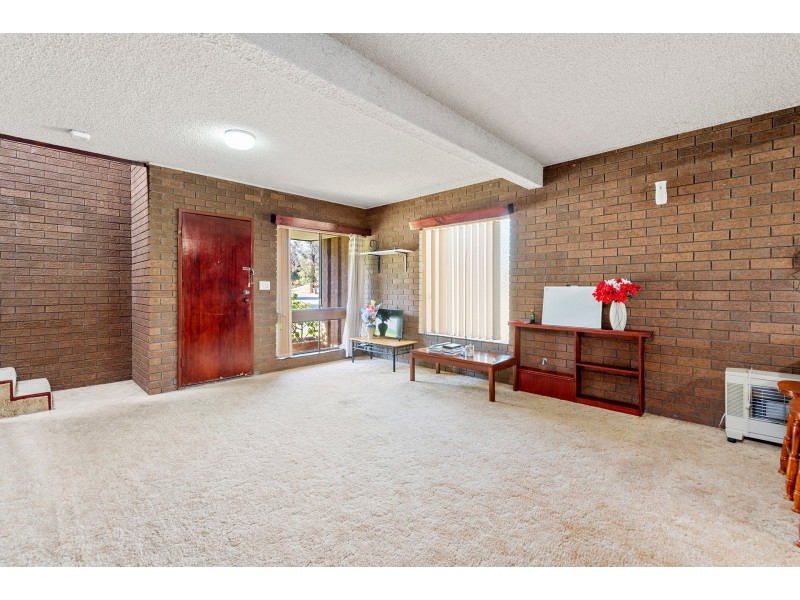 1/7 Nordlingen Drive, Tolland NSW 2650