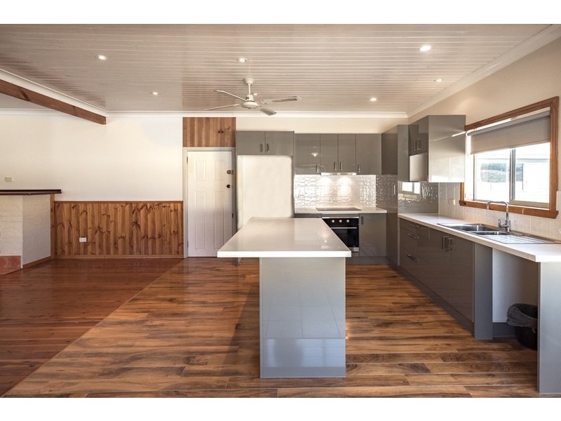 5 Hall Street, Aberdeen NSW 2336