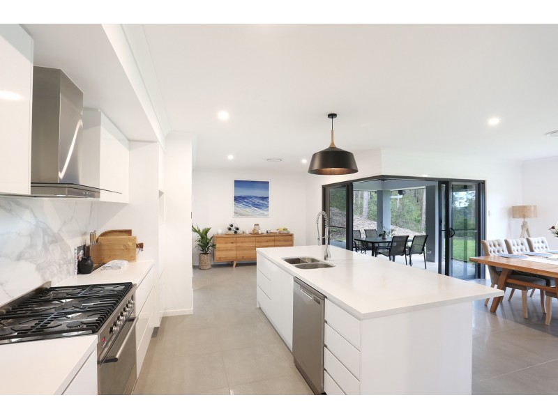 22 Valleyview Drive, Mount Nathan QLD 4211