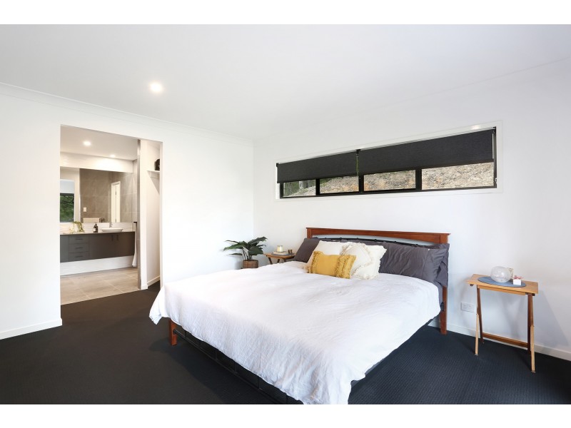 22 Valleyview Drive, Mount Nathan QLD 4211