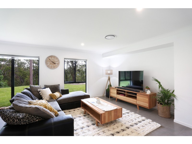 22 Valleyview Drive, Mount Nathan QLD 4211