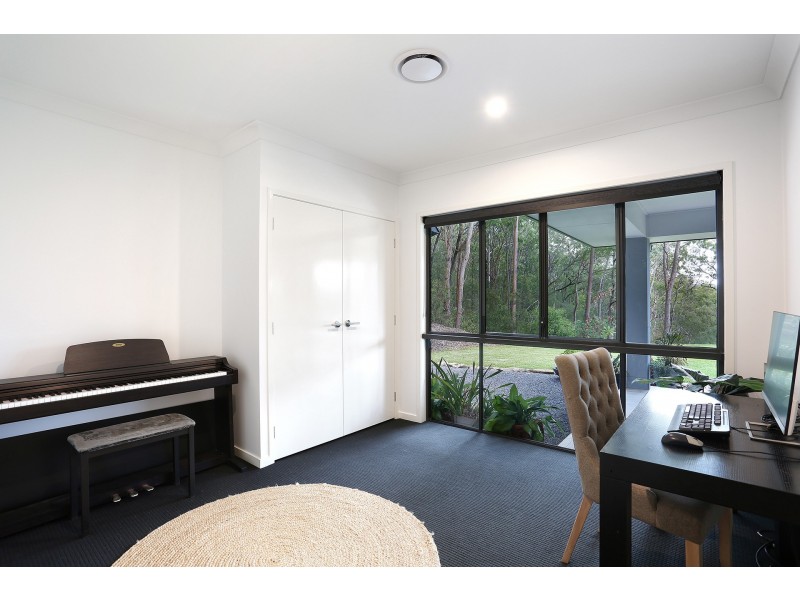 22 Valleyview Drive, Mount Nathan QLD 4211