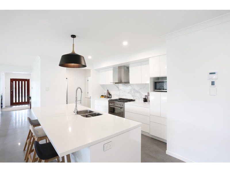 22 Valleyview Drive, Mount Nathan QLD 4211