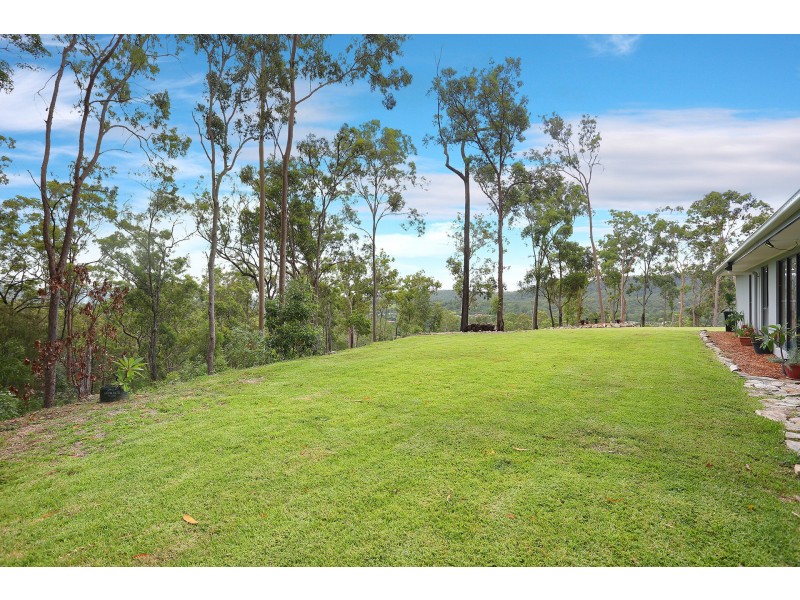 22 Valleyview Drive, Mount Nathan QLD 4211