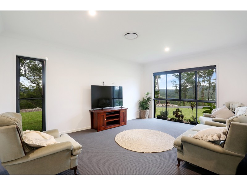 22 Valleyview Drive, Mount Nathan QLD 4211