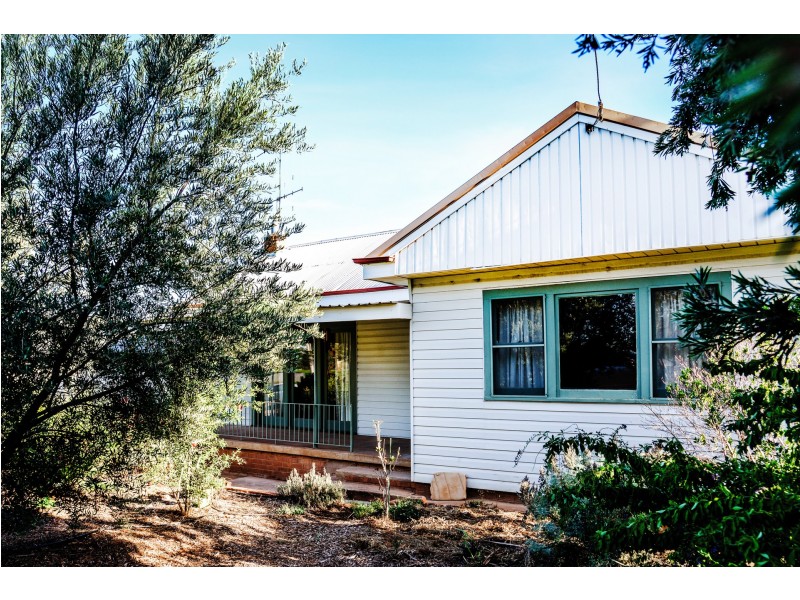 33 Rose Street, Parkes NSW 2870