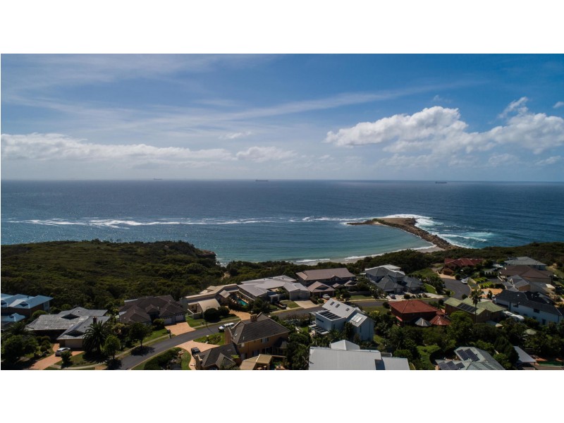 7 Sea Eagle Crescent, Caves Beach NSW 2281