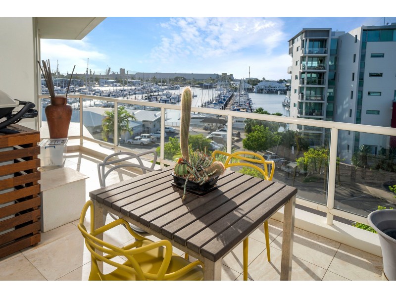 49/7 Mariners Drive, Townsville City QLD 4810