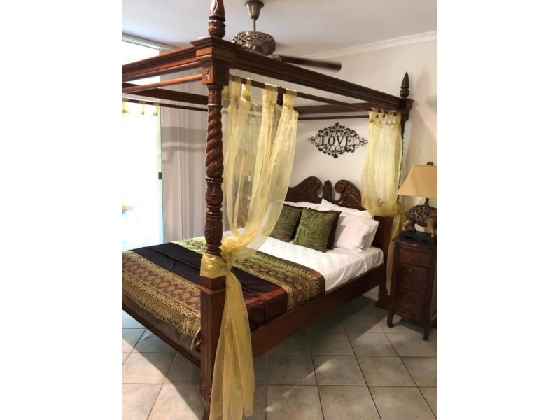 7 McDonald Close, Palm Cove QLD 4879