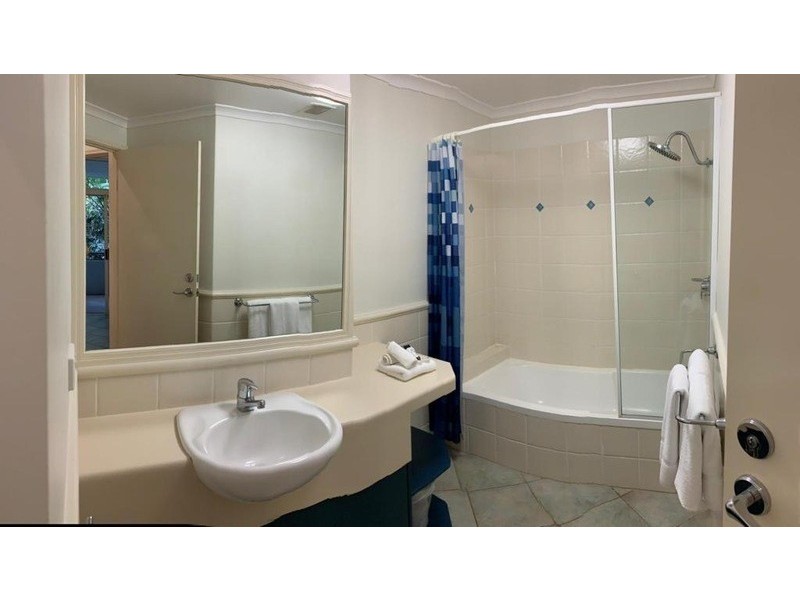 7 McDonald Close, Palm Cove QLD 4879