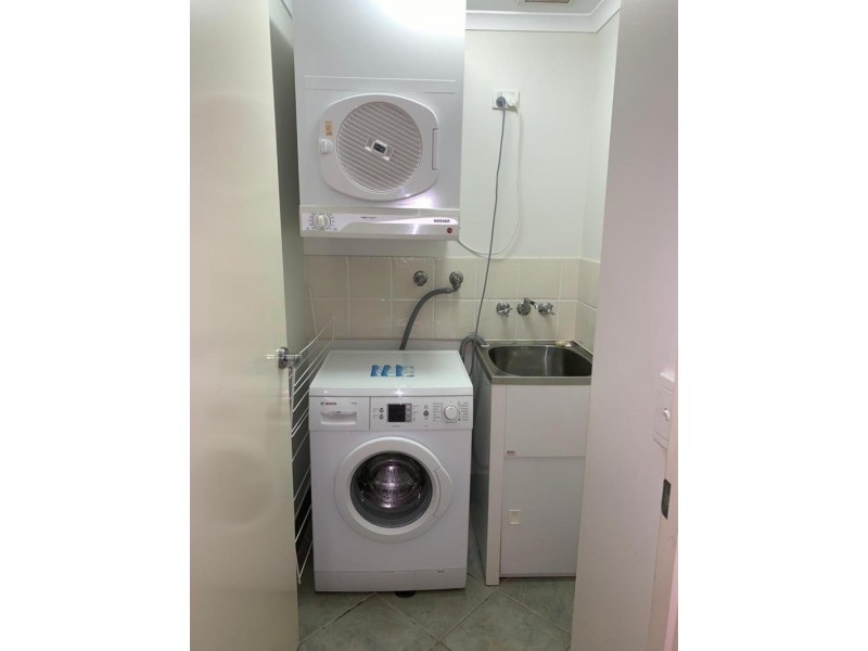 7 McDonald Close, Palm Cove QLD 4879