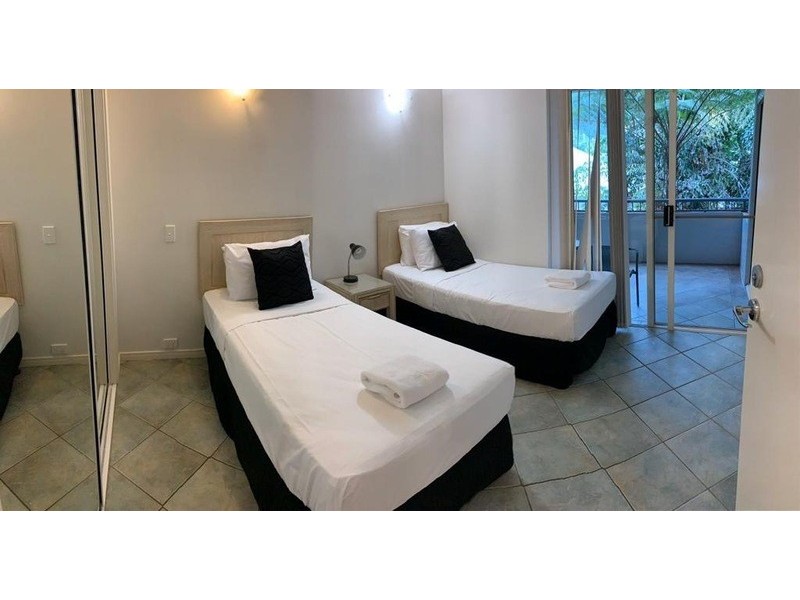 7 McDonald Close, Palm Cove QLD 4879