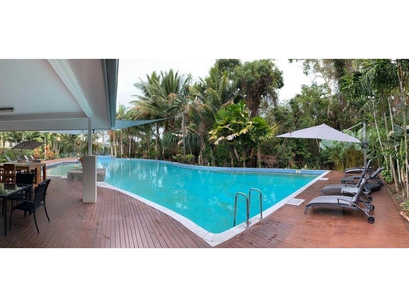 7 McDonald Close, Palm Cove QLD 4879