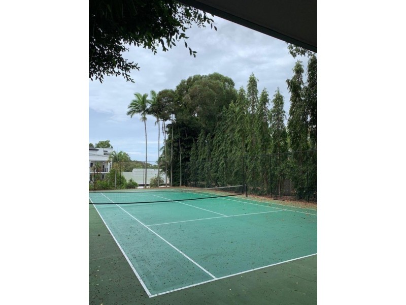 7 McDonald Close, Palm Cove QLD 4879