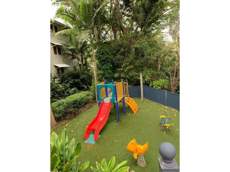 7 McDonald Close, Palm Cove QLD 4879