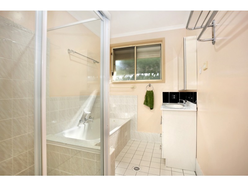 11 Melba Place, St Helens Park NSW 2560