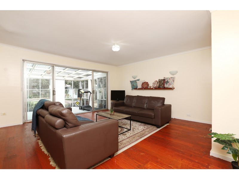 10 Waverley Court, Gladstone Park VIC 3043