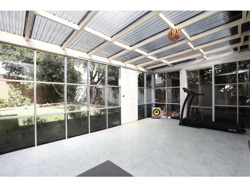 10 Waverley Court, Gladstone Park VIC 3043