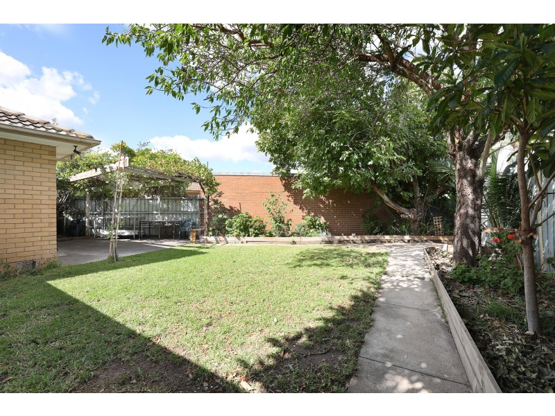 10 Waverley Court, Gladstone Park VIC 3043