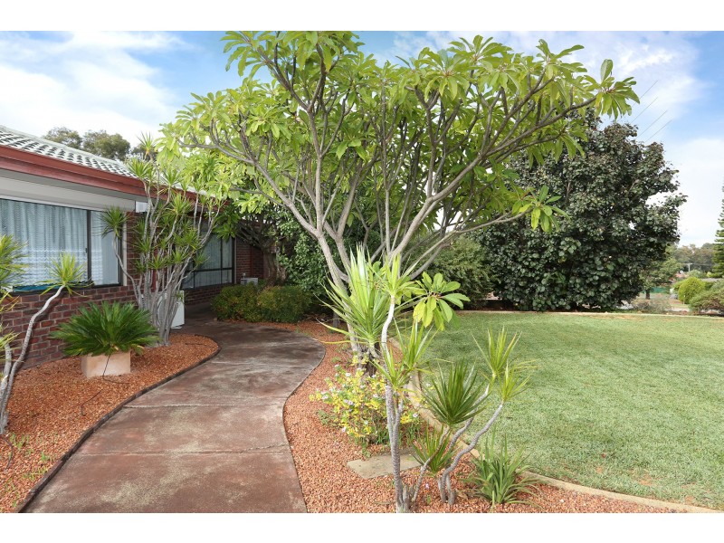 39 Scenic Drive, Maida Vale WA 6057