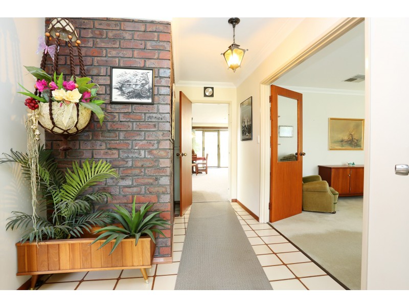 39 Scenic Drive, Maida Vale WA 6057