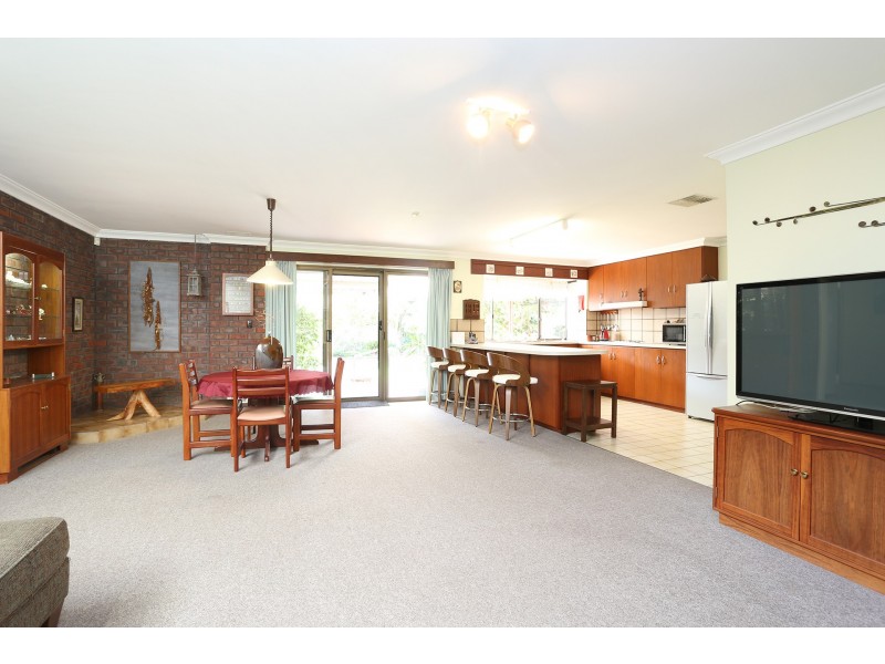 39 Scenic Drive, Maida Vale WA 6057