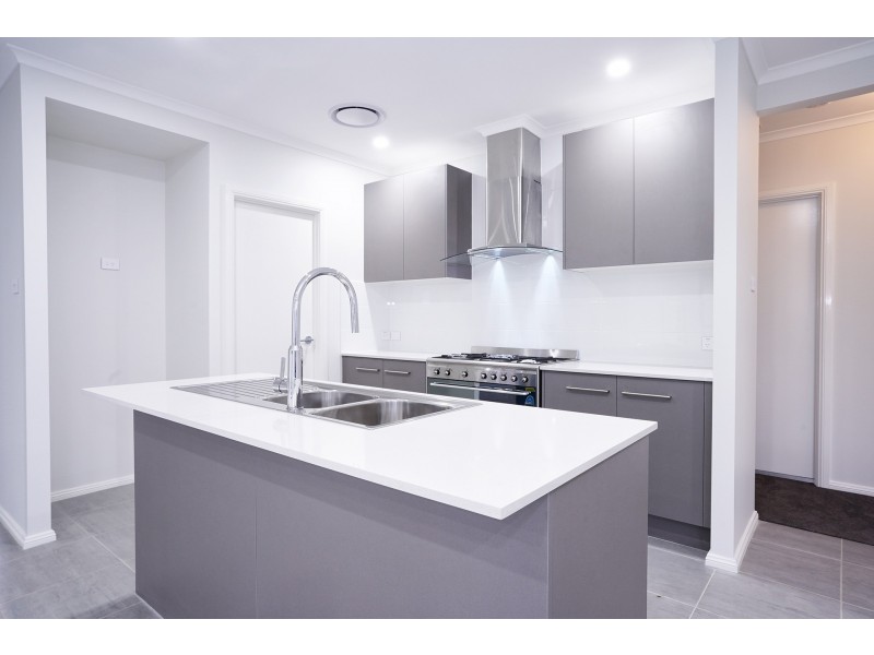 124 Bushranger Parade, Calderwood NSW 2527